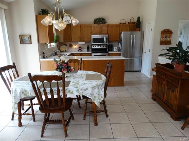 1122 Castle Pnes, St Peters, MO 63366 photo 7
