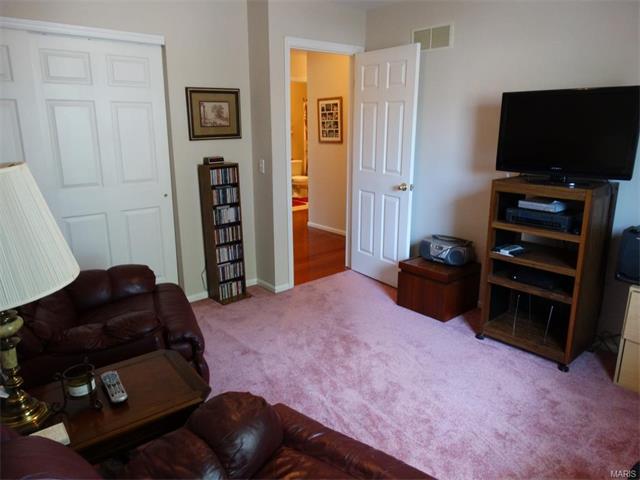 1122 Castle Pnes, St Peters, MO 63366 photo 27