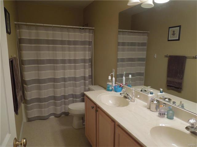 355 Heritage Commons Cir, O'fallon, MO 63368 photo 12