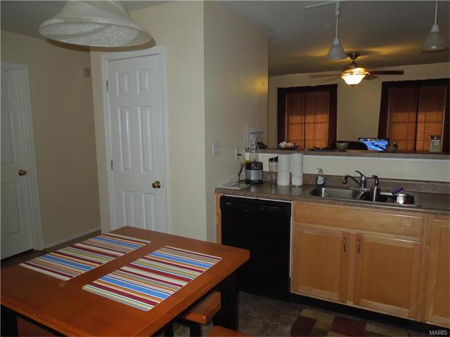 355 Heritage Commons Cir, O'fallon, MO 63368 photo 8