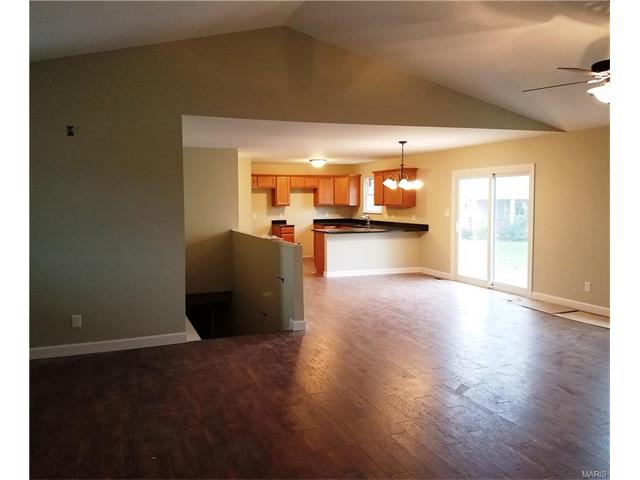 322 Independence Ave, Waterloo, IL 62298 photo 3