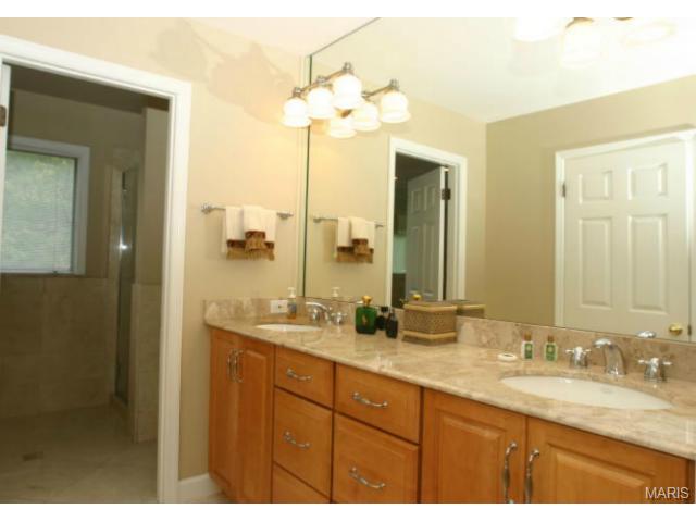 677 Huntley Heights Dr, Ballwin, MO 63021 photo 5