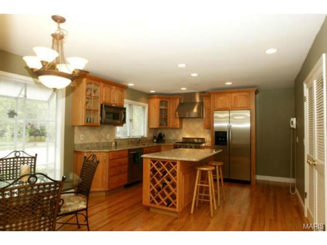 677 Huntley Heights Dr, Ballwin, MO 63021 photo 9
