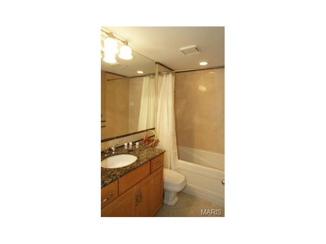 677 Huntley Heights Dr, Ballwin, MO 63021 photo 18