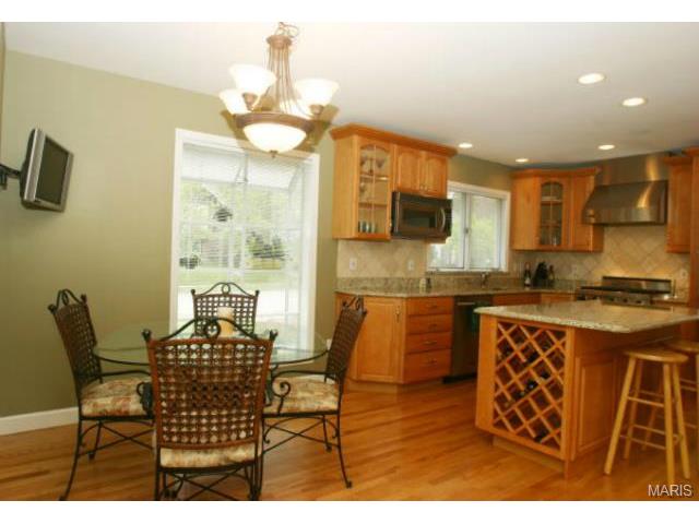 677 Huntley Heights Dr, Ballwin, MO 63021 photo 3