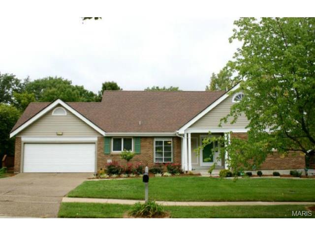 677 Huntley Heights Dr, Ballwin, MO 63021 photo 1