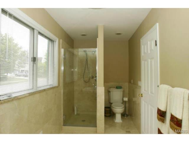 677 Huntley Heights Dr, Ballwin, MO 63021 photo 8