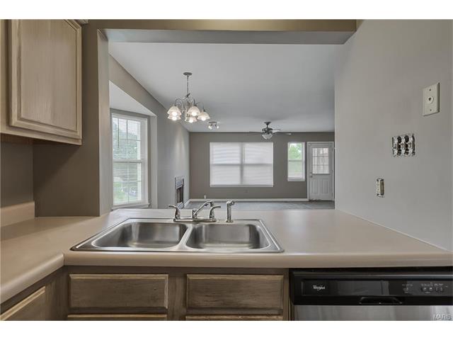 1456 Whispering Creek Dr, Ballwin, MO 63021 photo 5
