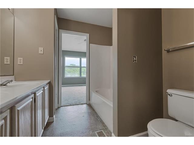 1456 Whispering Creek Dr, Ballwin, MO 63021 photo 19