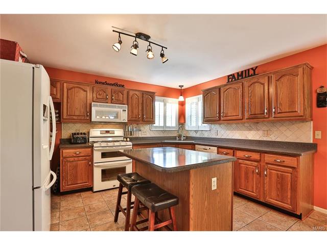 907 Monterra Dr, O'fallon, MO 63368 photo 8