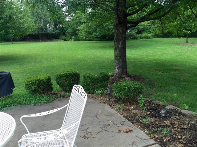 10 Lochhaven Ln, Ballwin, MO 63021 photo 2