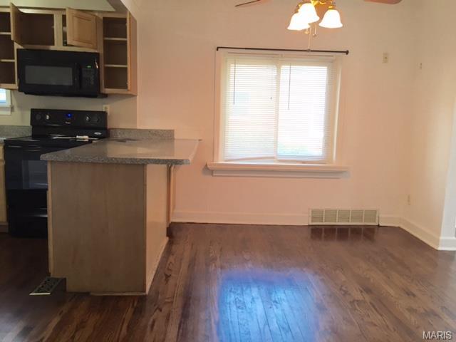 9057 Patrick Dr, Saint Louis, MO 63114 photo 3