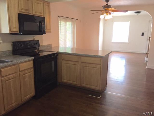 9057 Patrick Dr, Saint Louis, MO 63114 photo 2