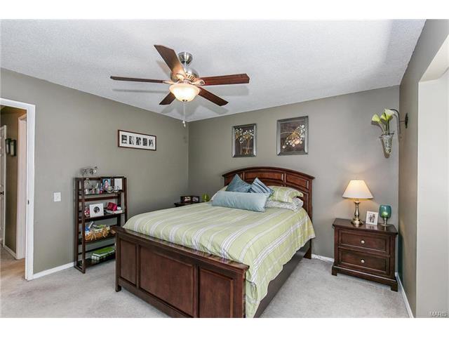 992 Barbizon, Ballwin, MO 63021 photo 12