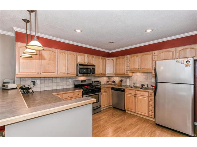 992 Barbizon, Ballwin, MO 63021 photo 3
