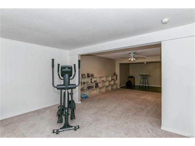 992 Barbizon, Ballwin, MO 63021 photo 21