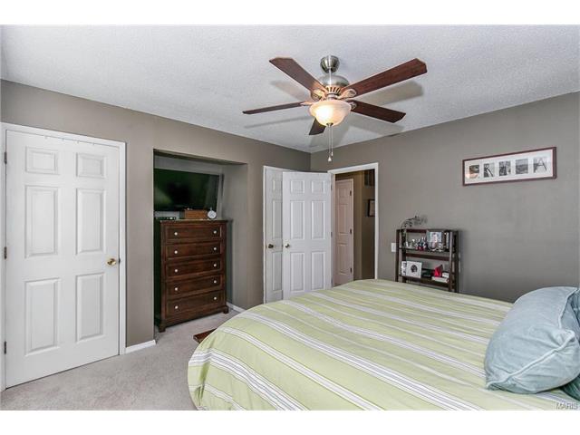 992 Barbizon, Ballwin, MO 63021 photo 11