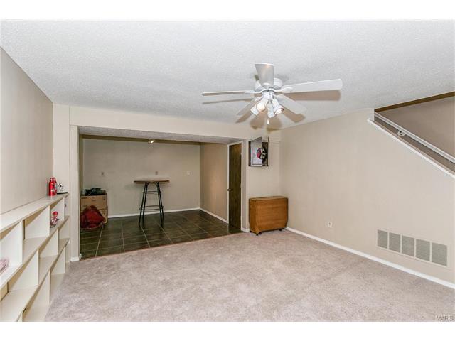 992 Barbizon, Ballwin, MO 63021 photo 24