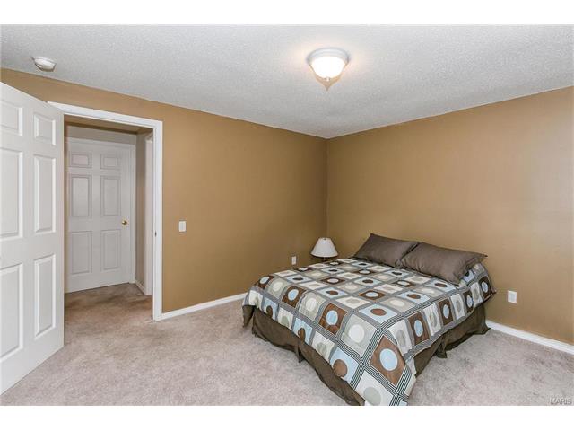 992 Barbizon, Ballwin, MO 63021 photo 18