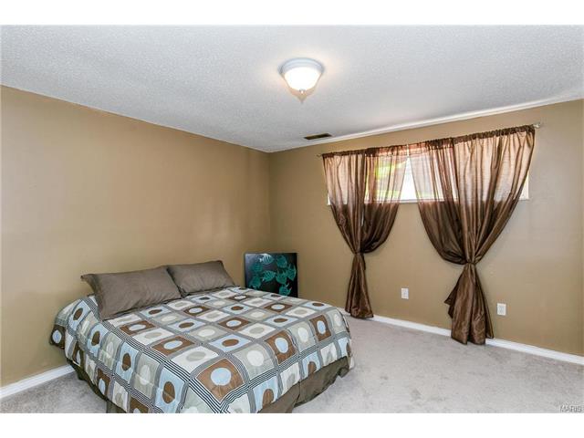 992 Barbizon, Ballwin, MO 63021 photo 17