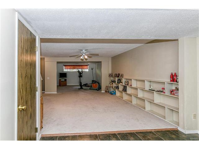 992 Barbizon, Ballwin, MO 63021 photo 25