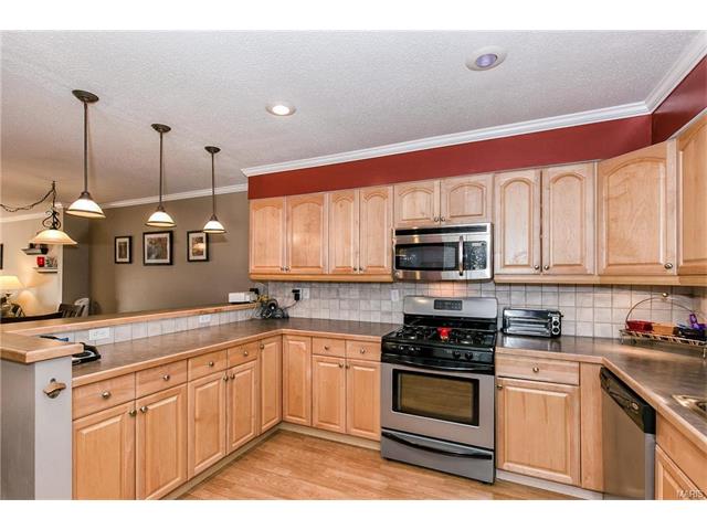 992 Barbizon, Ballwin, MO 63021 photo 4