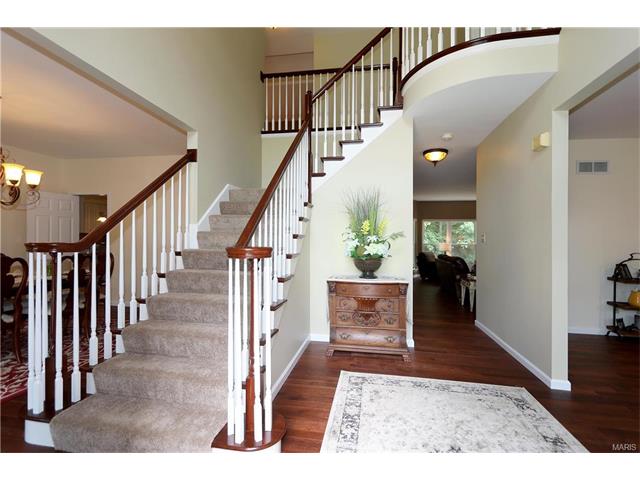 848 Castle Pines Dr, Ballwin, MO 63021 photo 2