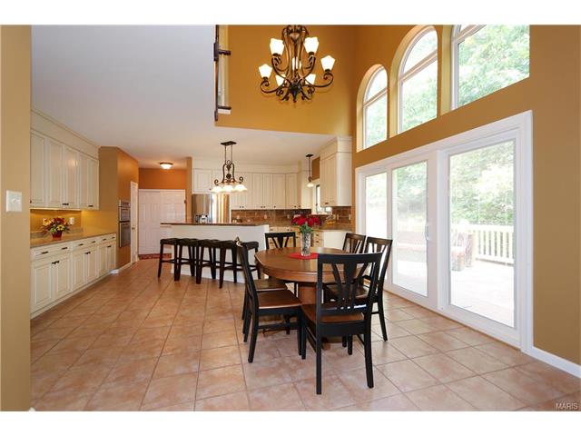 848 Castle Pines Dr, Ballwin, MO 63021 photo 12