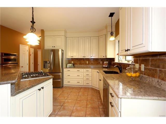 848 Castle Pines Dr, Ballwin, MO 63021 photo 18