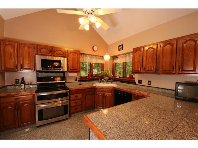580 Broeker Ln, O'fallon, MO 63366 photo 6