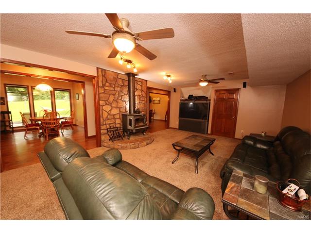 580 Broeker Ln, O'fallon, MO 63366 photo 11