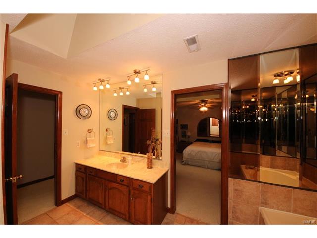 580 Broeker Ln, O'fallon, MO 63366 photo 18