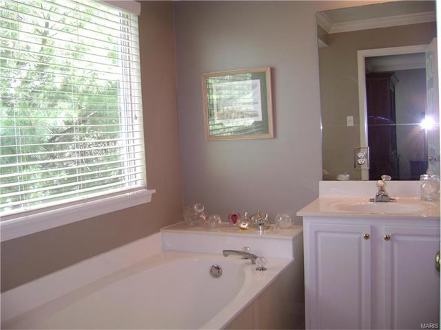 1206 Westrun Dr, Ballwin, MO 63021 photo 8