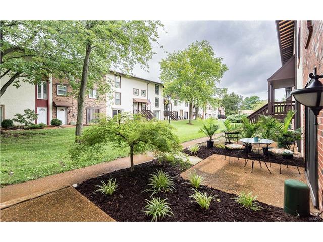 308 Carmel Woods Dr, Ellisville, MO 63021 photo 4