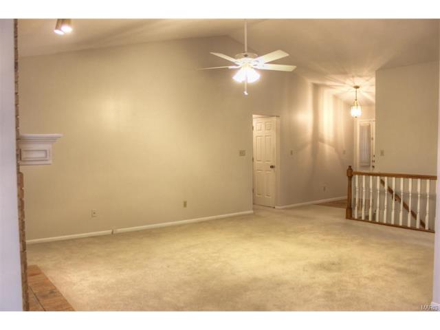 976 Kylemore, Ballwin, MO 63021 photo 3