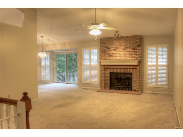 976 Kylemore, Ballwin, MO 63021 photo 2