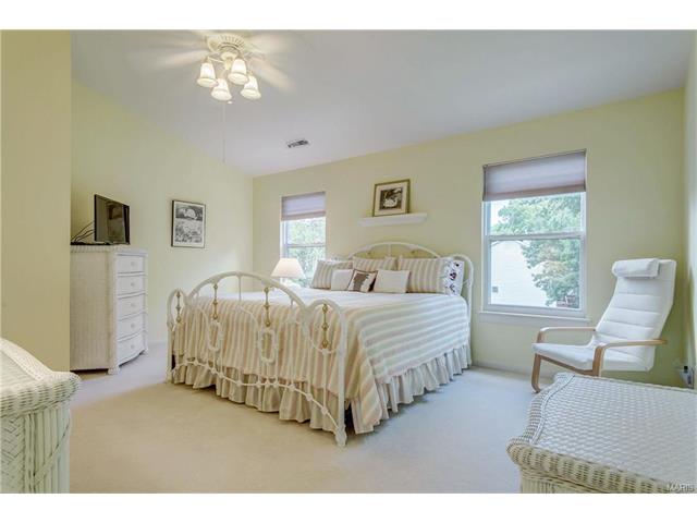 641 Hawk Run Dr, O'fallon, MO 63368 photo 14