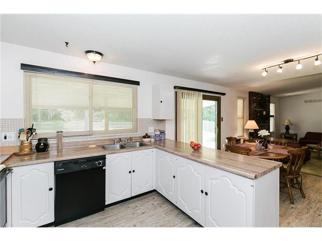 753 Rockridge Dr, Ballwin, MO 63021 photo 12
