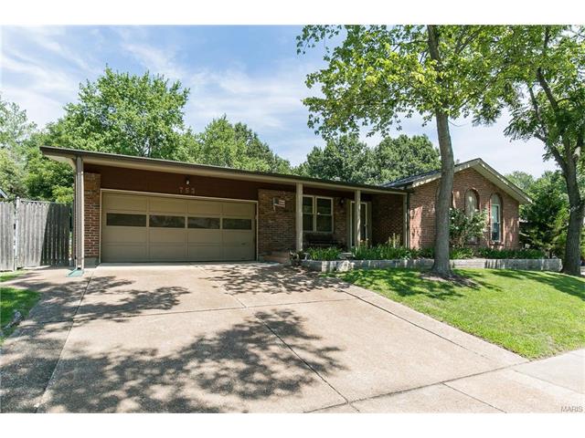 753 Rockridge Dr, Ballwin, MO 63021 photo 2