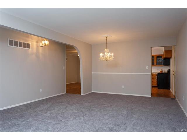 657 Towerwood, Ballwin, MO 63021 photo 4
