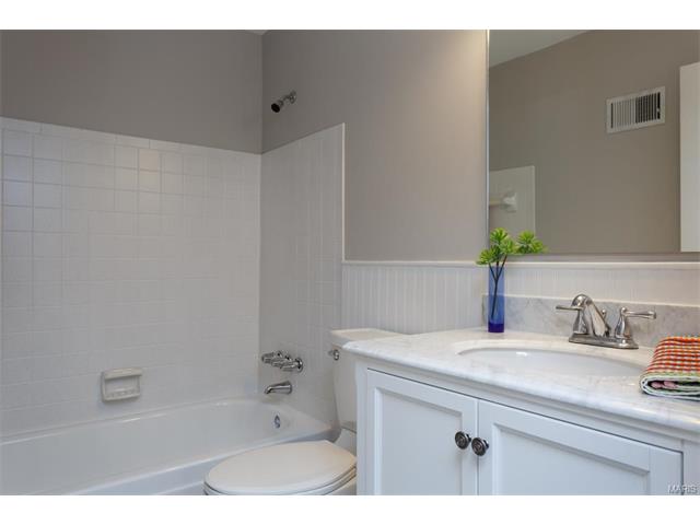 657 Towerwood, Ballwin, MO 63021 photo 10