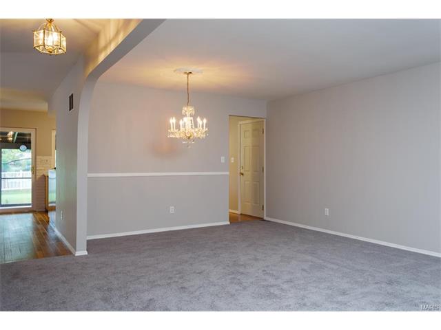 657 Towerwood, Ballwin, MO 63021 photo 3