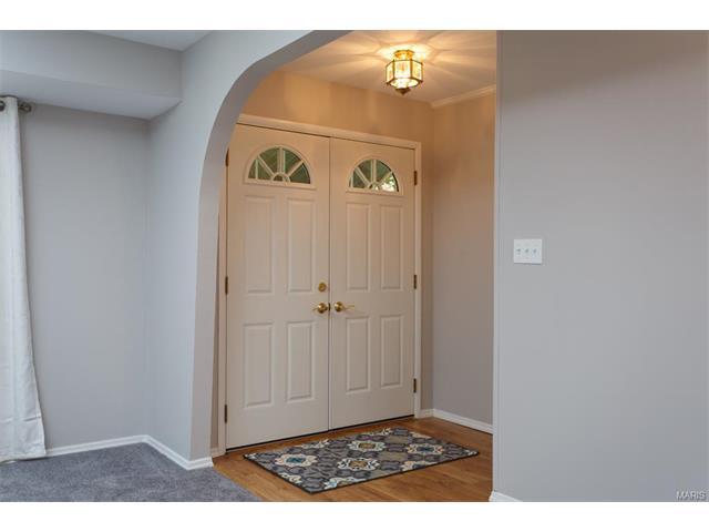 657 Towerwood, Ballwin, MO 63021 photo 2