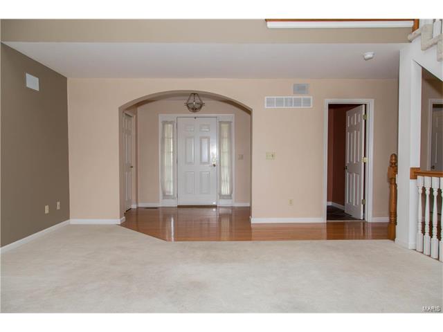 608 Hawk Run Dr, O'fallon, MO 63368 photo 3