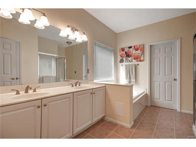 818 Emerald Oaks Ct, Eureka, MO 63025 photo 16
