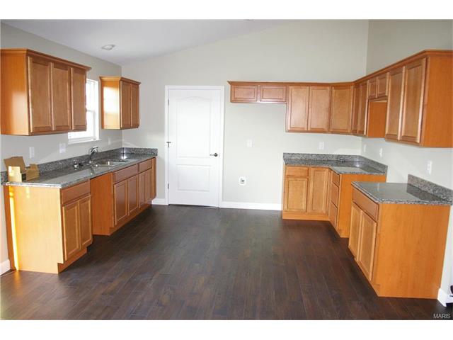 904 W 3rd, Aviston, IL 62216 photo 2