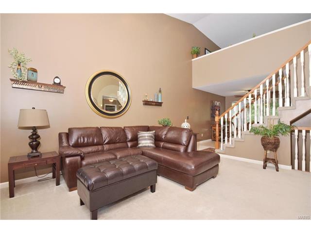 645 Hawk Run Dr, O Fallon, MO 63368 photo 3