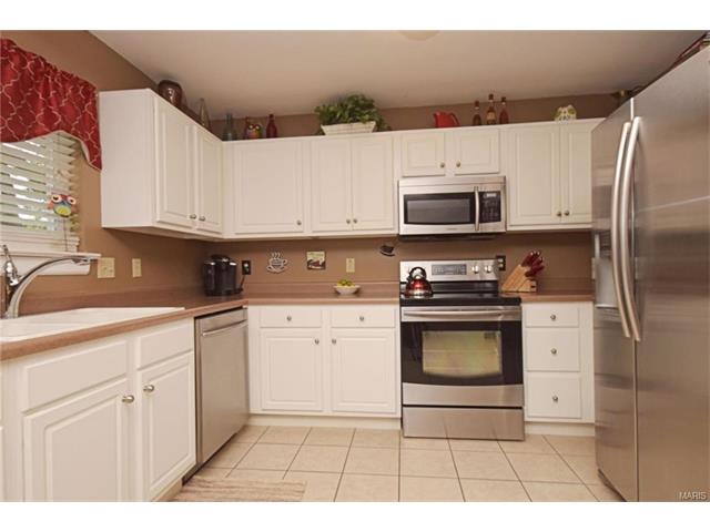 645 Hawk Run Dr, O Fallon, MO 63368 photo 9