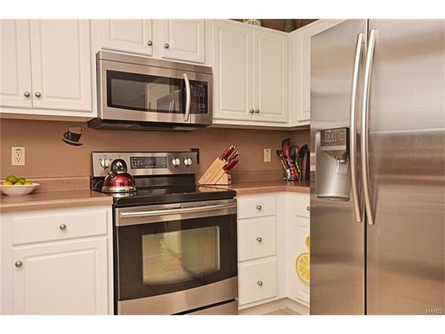 645 Hawk Run Dr, O Fallon, MO 63368 photo 8
