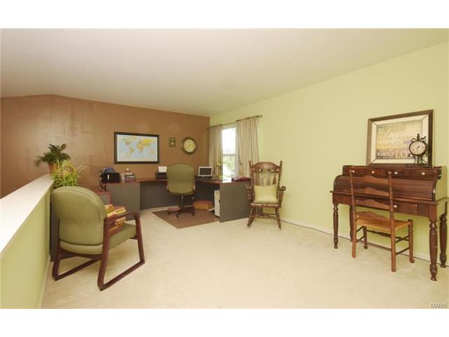 645 Hawk Run Dr, O Fallon, MO 63368 photo 12